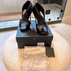 Giuseppe Zanotti Criss Cross OT Pump size 7